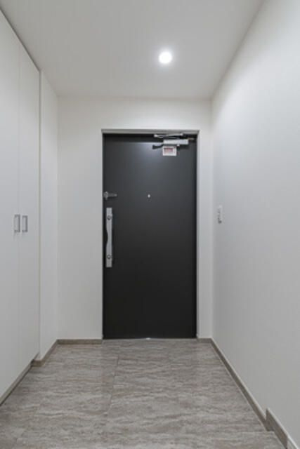 玄関　※全て別号室（１K）のお写真です。参考にしてください。