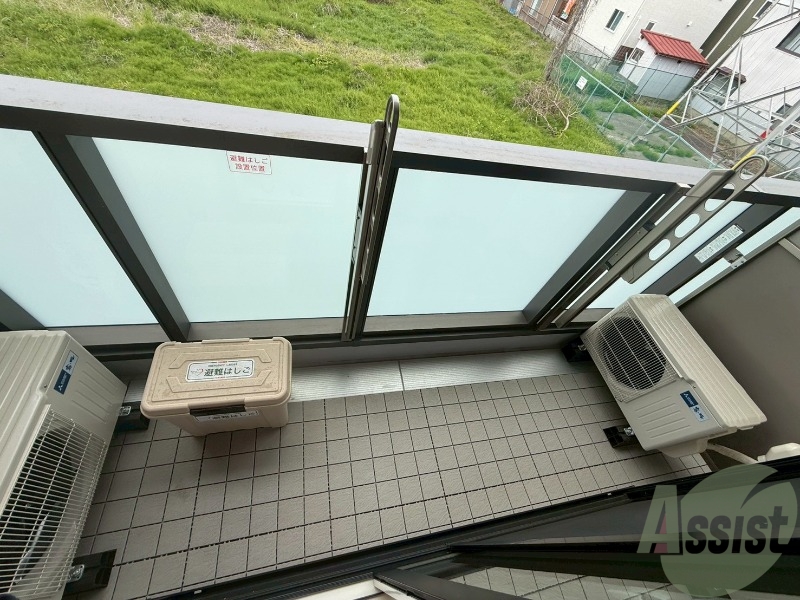 バルコニー　バルコニーはこちらです。長さも幅もちょうどいいですね。