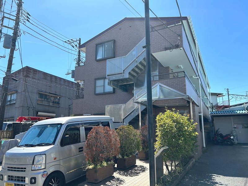 建物外観　3階建の鉄骨造！オートロック付き！