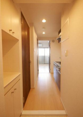 玄関　※別部屋の参考写真です。