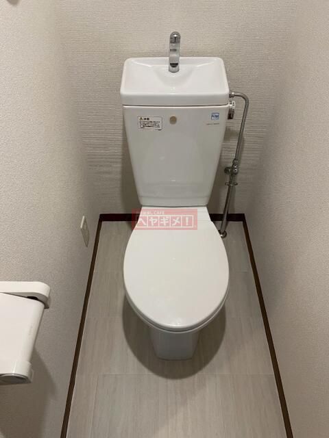 トイレ　※別号室の参考写真