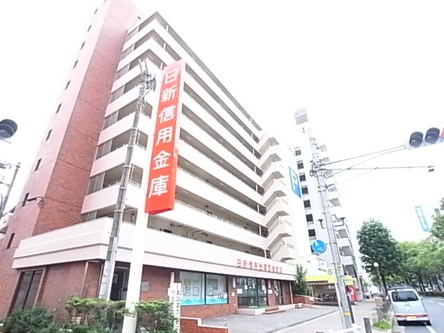 銀行　日新信用金庫西灘支店（銀行）まで617m