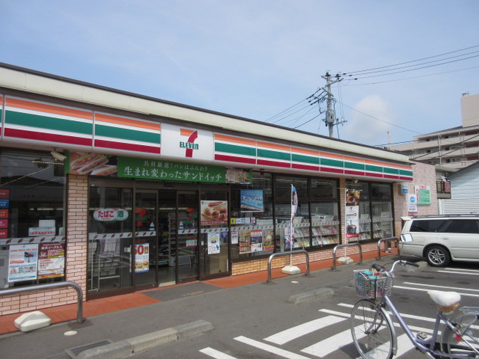 コンビニ　セブンイレブン（コンビニ）まで310m