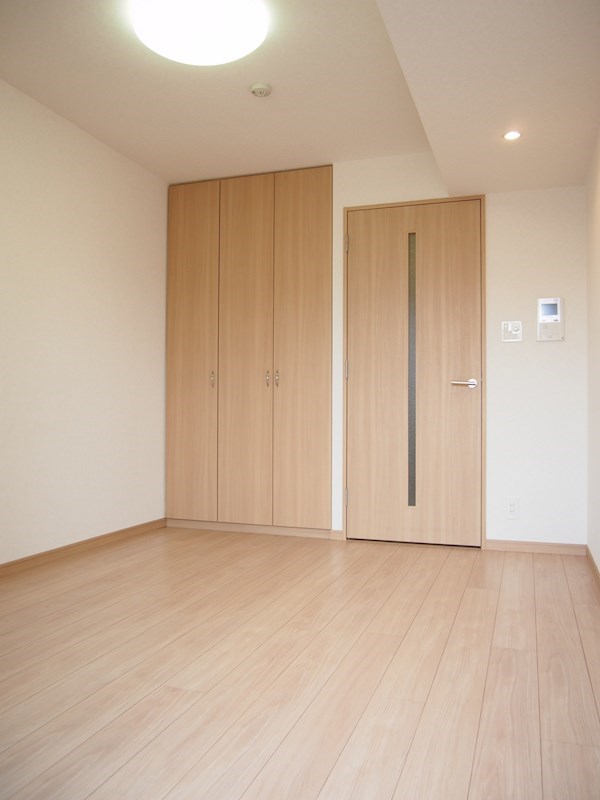 その他部屋・スペース　落ちついた色合いの床材を使用した居室です