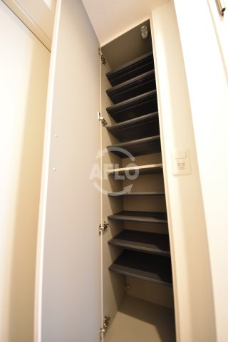 玄関　フォーリアライズ南堀江ヴィータ　玄関収納