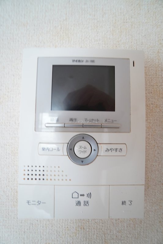セキュリティ　来訪者を確認出来るモニター付きのインターホンで安心。