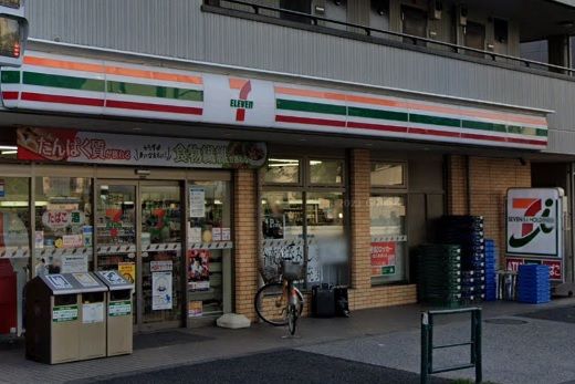 コンビニ　セブンイレブン北区志茂駅前店（コンビニ）まで334m