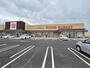 ドラックストア　サンドラッグ 津久野店（ドラッグストア）まで910m