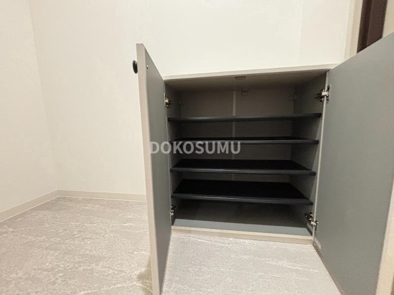 玄関　住まいの顔として相応しい、気品とゆとりのあるエントランス。