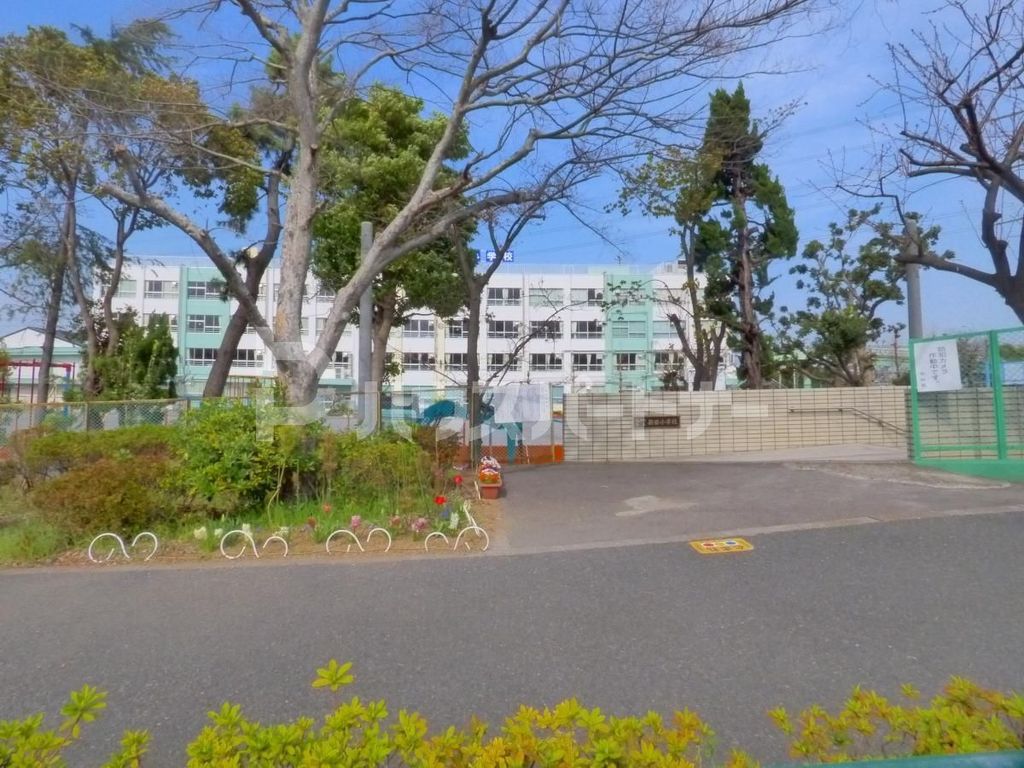 小学校　江戸川区立新田小学校（小学校）まで570m