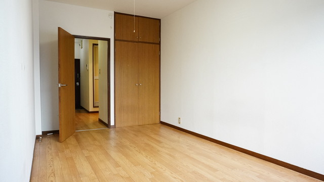 その他部屋・スペース　室内は落ち着いたぬくもりのあるフローリングです☆