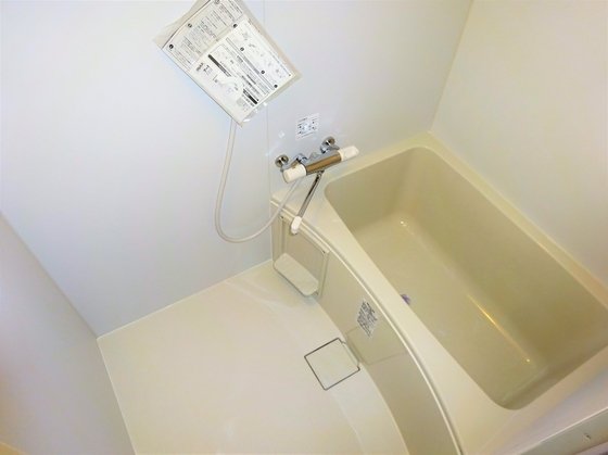 バス・シャワールーム　コンパクトで使いやすいお風呂です