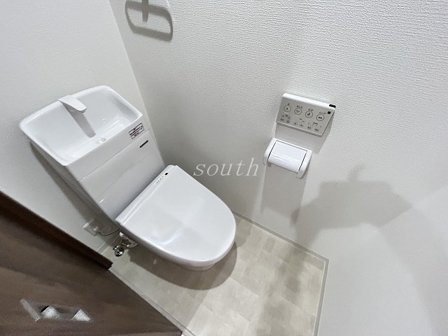 トイレ　ウォシュレット付きのトイレ