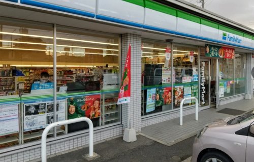 コンビニ　ファミリーマート 中島新町四丁目店（コンビニ）まで274m