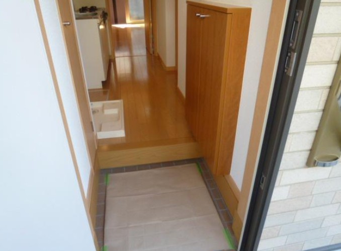 玄関　※別部屋参考写真