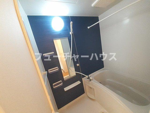 バス・シャワールーム　落ち着いた空間のお風呂です