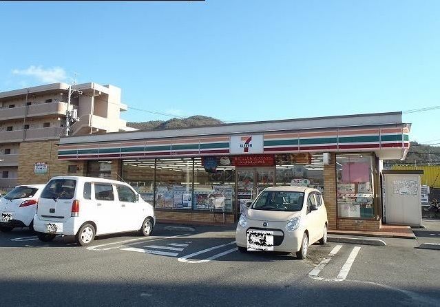 コンビニ　セブンイレブン東広島駅前店（コンビニ）まで550m