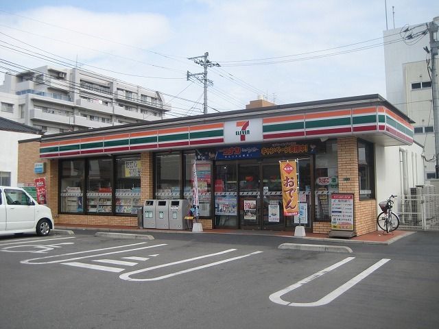 コンビニ　セブンイレブン（コンビニ）まで400m