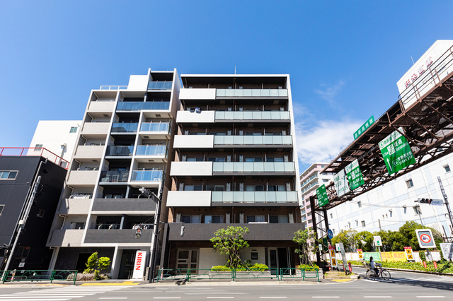 建物外観　７階建ての賃貸マンション