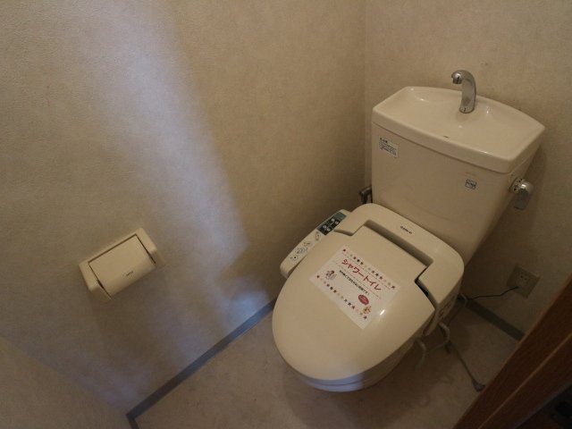 トイレ　温水洗浄便座
