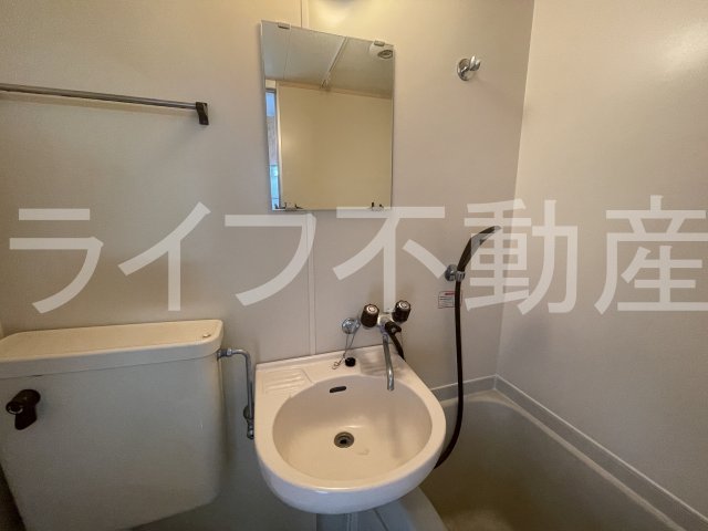 洗面設備　独立洗面台あり、毎朝おしゃれに忙しい女性の方におすすめです