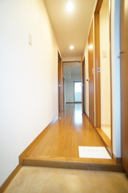玄関　参考写真（同建物別部屋のものです）