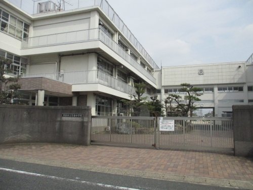 中学校　竹鼻中学校（中学校）まで863m