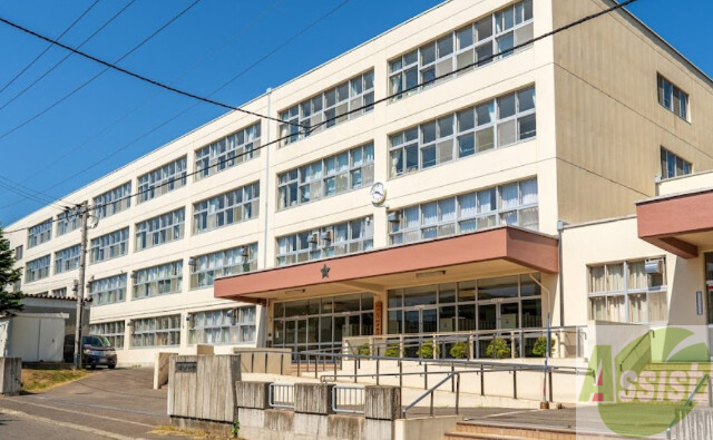 中学校　札幌市立琴似中学校（中学校）まで868m
