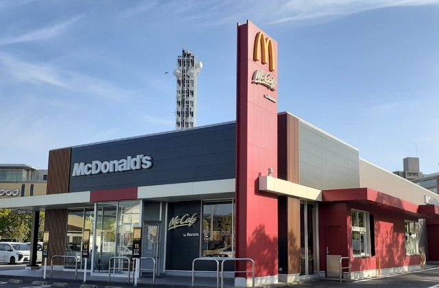 飲食店　マクドナルド 鹿児島易居町店（飲食店）まで750m