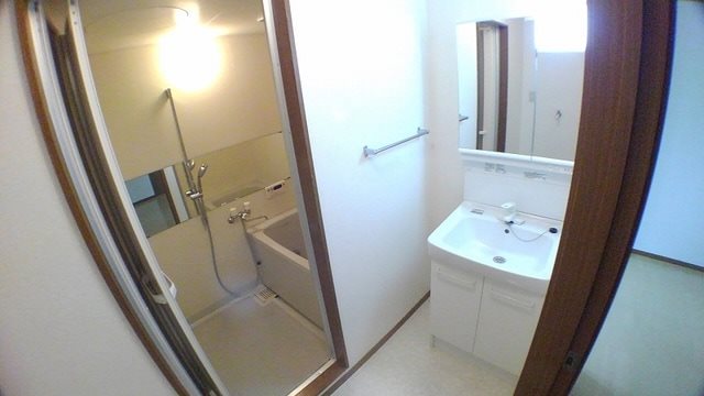 洗面設備　※別号室の写真です