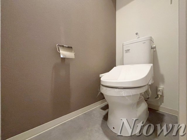 トイレ　落ち着いた色調のトイレです