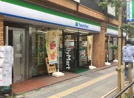 コンビニ　ファミリーマート日暮里店（コンビニ）まで208m