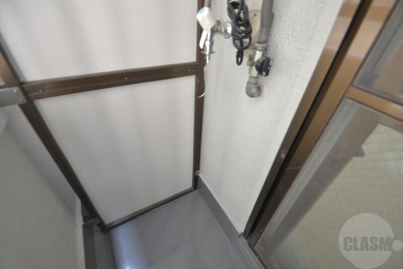 その他設備　室外に洗濯機が置けるので洗濯槽のカビも防げますね。