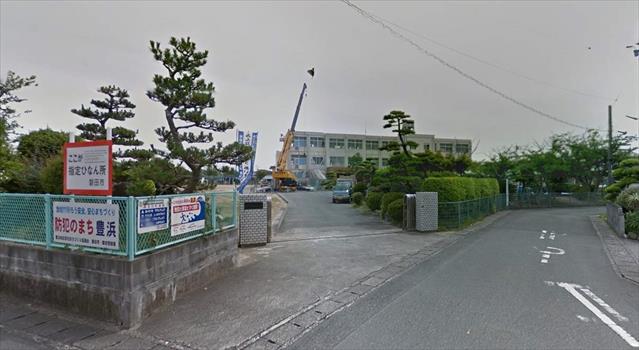 小学校　磐田市立豊浜小学校（小学校）まで2020m