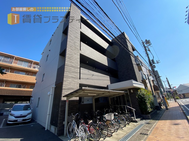 建物外観　お買い物・通勤も便利な立地にあるＲＣ造マンション。