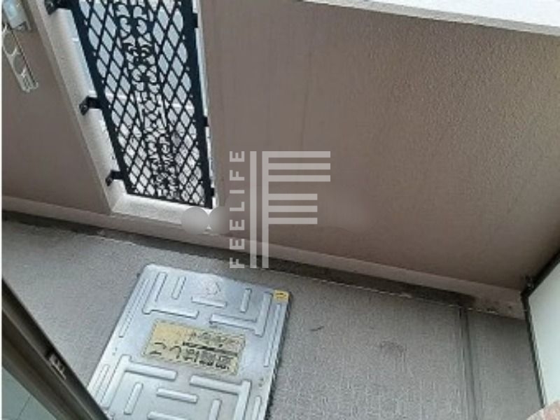 バルコニー　別部屋の写真です、ご参考までに。