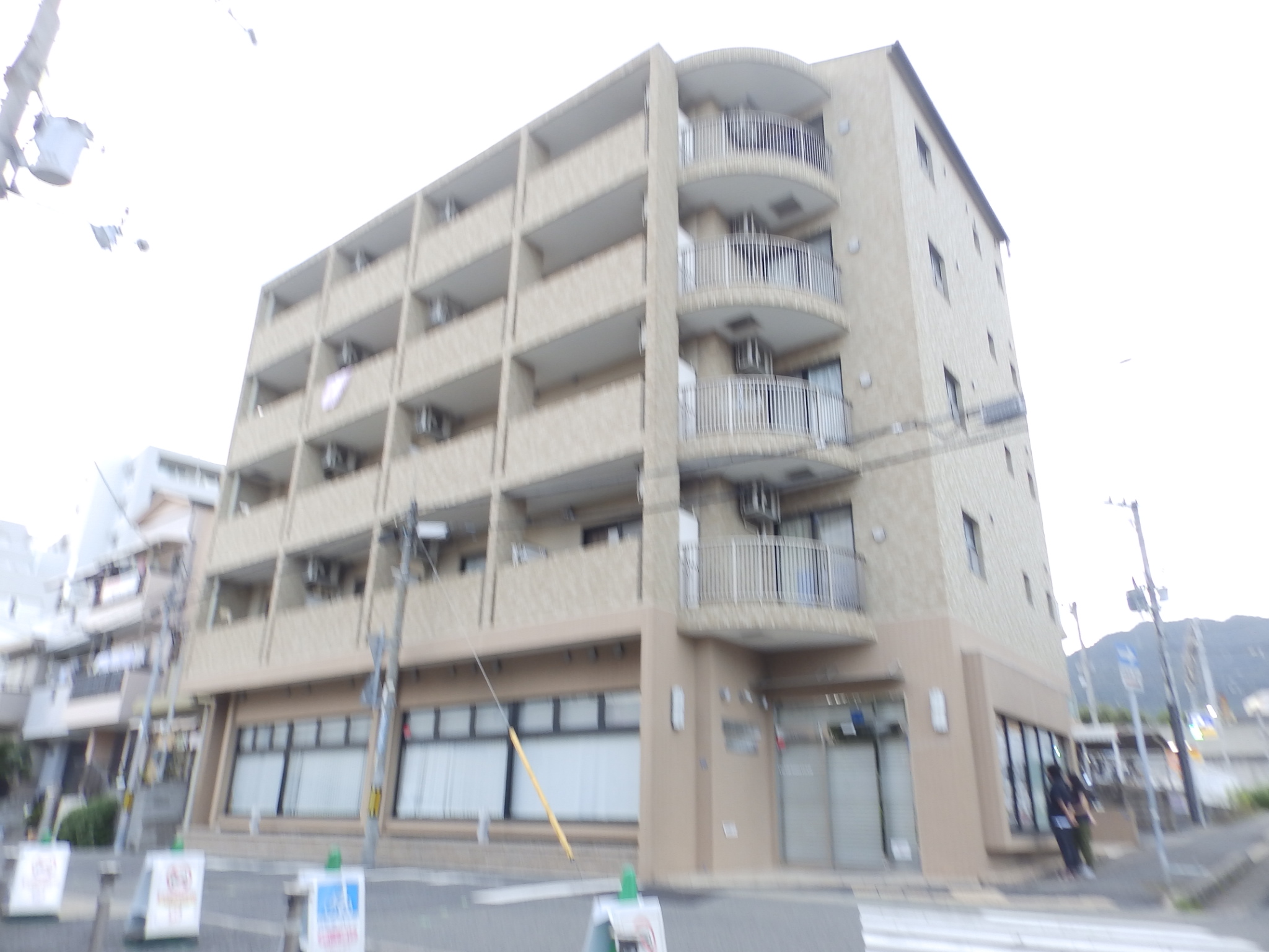 建物外観　南向きの角部屋