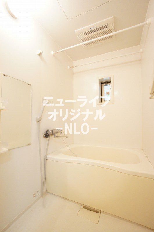 バス・シャワールーム　浴室乾燥機付で雨の日や夜間に洗濯する方にもおすすめです！