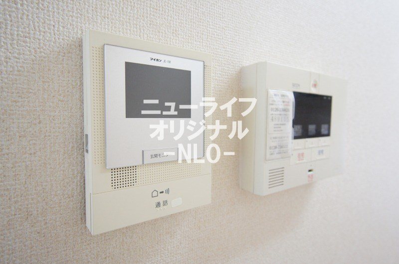 セキュリティ　来訪者を確認出来るモニター付きのインターホンで安心！