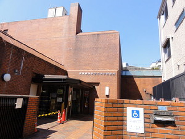 図書館　渋谷区立渋谷図書館（図書館）まで500m