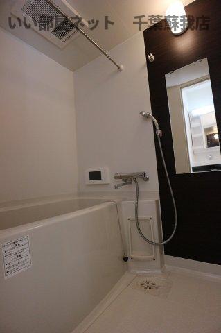 バス・シャワールーム　コンパクトで使いやすいお風呂です