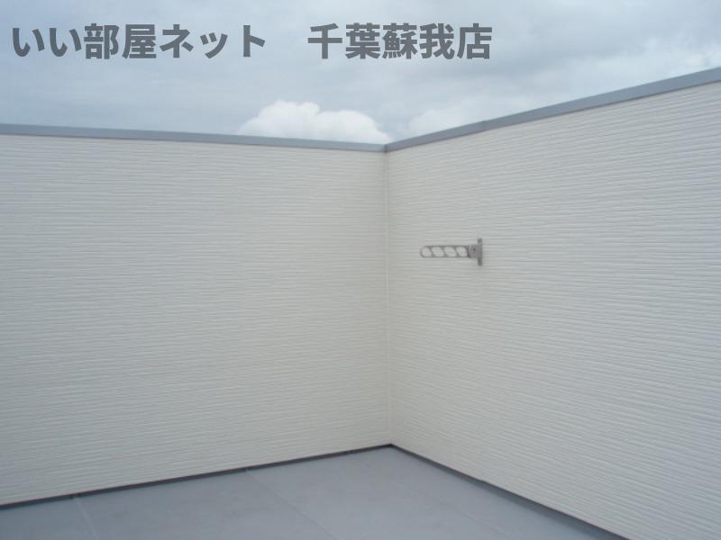 バルコニー　開放的で明るい空間を演出してくれるバルコニーです
