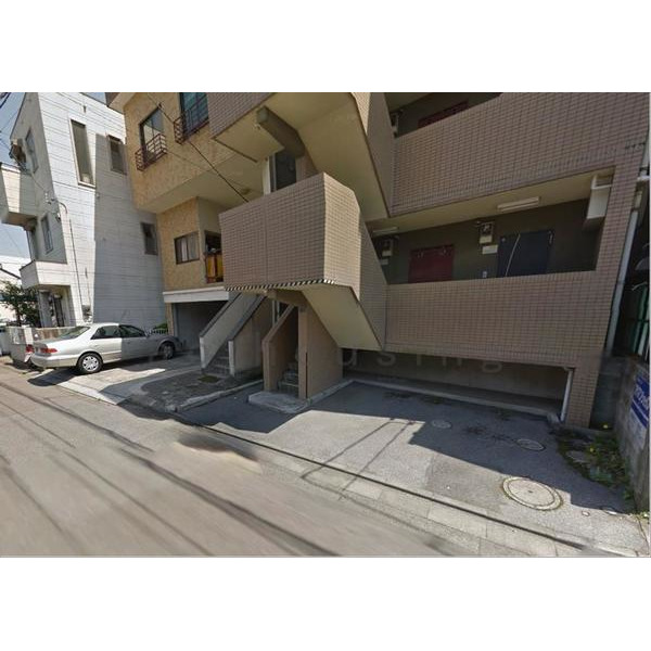 駐車場　平面駐車場：現在満車
