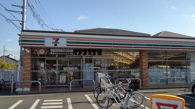 コンビニ　セブンイレブン（コンビニ）まで850m