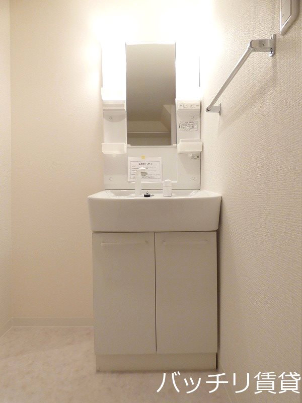 洗面設備　同型タイプの為、現状を優先いたします