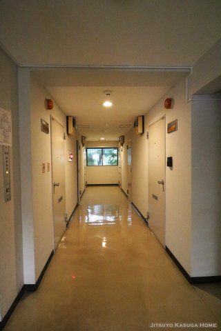 玄関　内廊下になるため雨も気になりません。