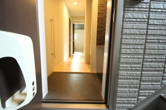 玄関　※別部屋の写真です