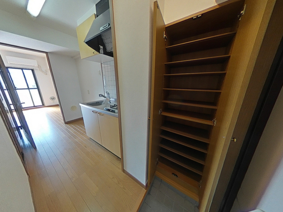 玄関　※別部屋の写真です