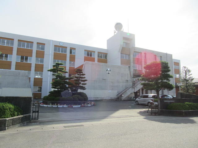 中学校　第二中学校（中学校）まで2300m