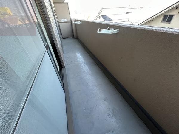 バルコニー　外からの目が気にならないバルコニーで洗濯物が干せます